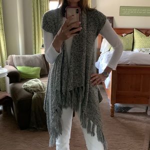 Design History Sleeveless, Heather Grey Fringe Cardigan, Size Medium.